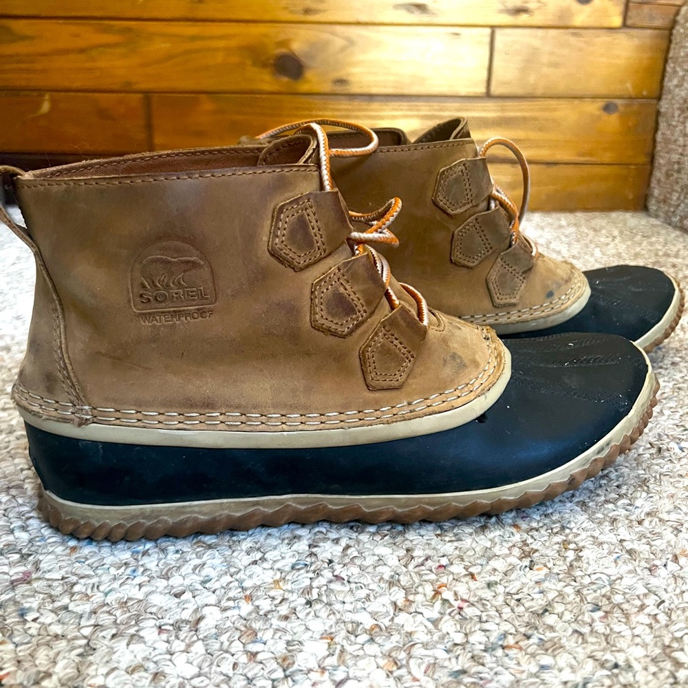 Sorel Women’s N About Leather Rain Snow Boot size 10